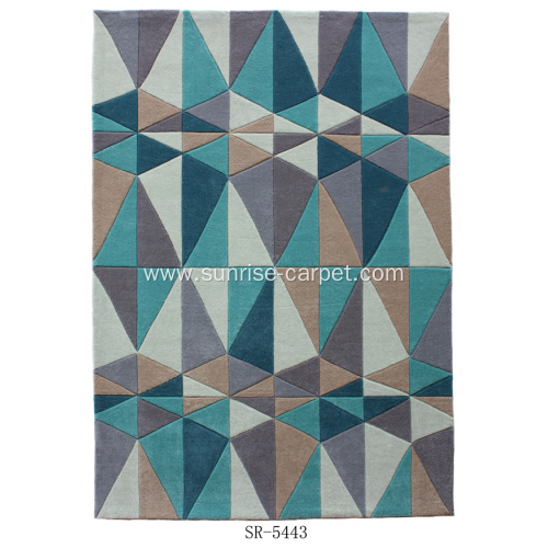 Hand Tufted Carpet With Rich Coloration